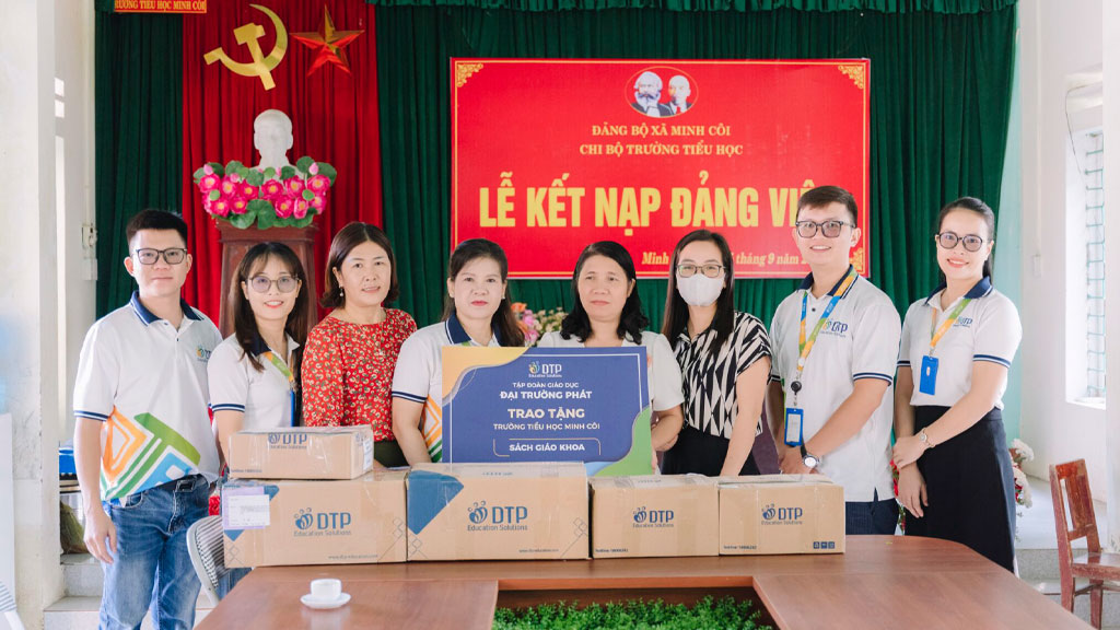 Tập đoàn Đại Trường Phát trao tặng 10,000 sách và tài nguyên học tập online cho trẻ em sau ảnh hưởng bão Yagi